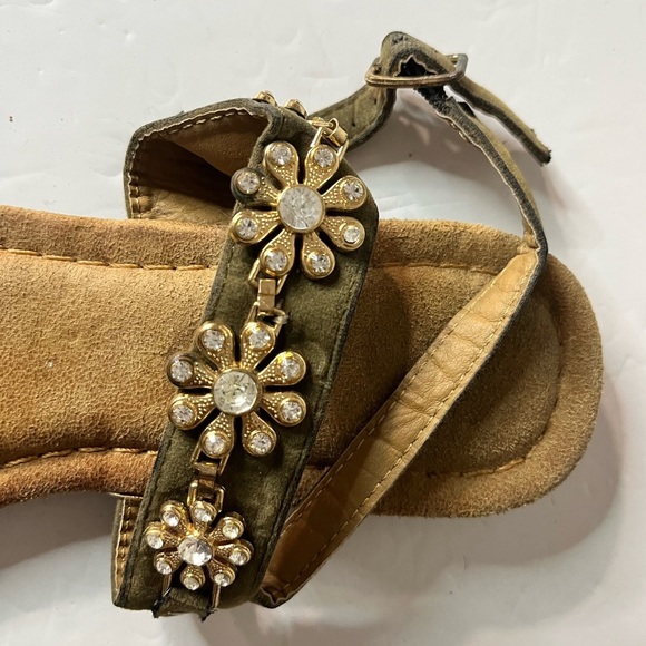 Women’s Olive Green Rhinestone Flower Sandals Size 7 Flat Ankle Strap Boho Chic - Picture 4 of 7